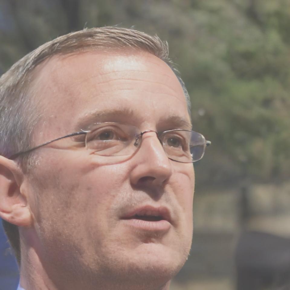 Portrait de Théo Villemain, directeur pédagogique et romancier